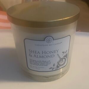 Chesapeake Bay Shea Honey & Almond Candle - Gold Lid, White Wax